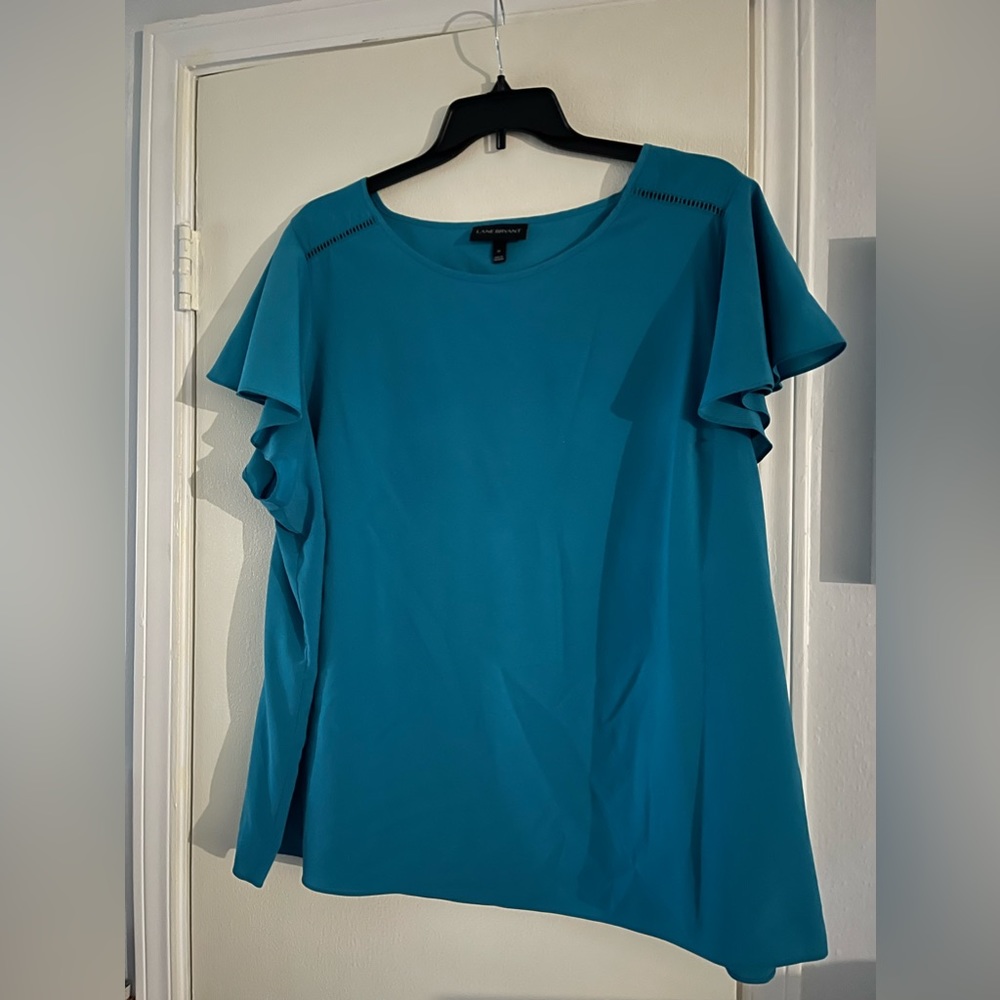 Turquoise blouse in excellent used condition. Plus size short sleeve shirt.
